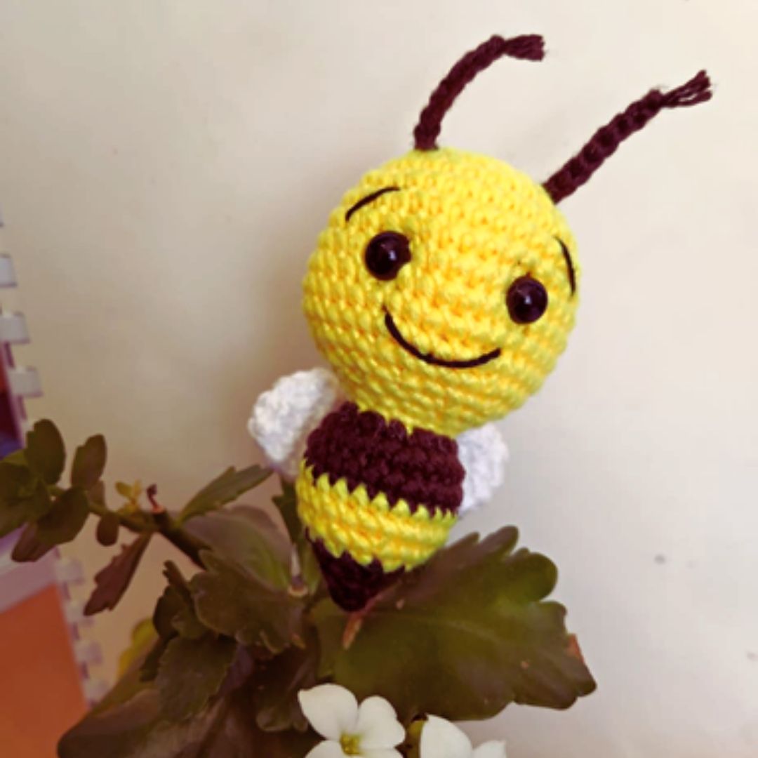 amigurumi biene häkeln – kostenlose häkelanleitung für anfänger