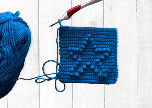 Fertiges Stern Granny Square mit deutlich sichtbarem Bobble-Stern
