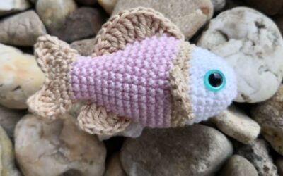 Tierfiguren häkeln – Entdecke alle Anleitungen auf einen Blick! – Gratis Häkelmuster bei Borgaland Kleine Fische häkeln – perfekt für Kinder & Anfänger🐟