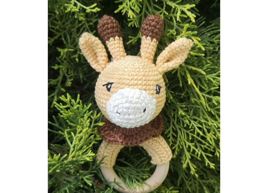 Amigurumi Giraffe Greifling häkeln – niedliche DIY-Idee für Babys