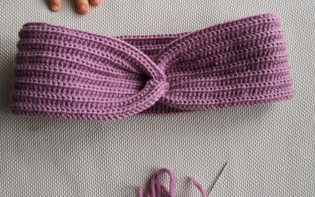 Stirnband häkeln mit Twist – einfache Anleitung für Anfänger