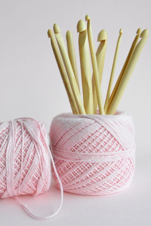 Häkelnadeln und Baumwollgarn für Amigurumi