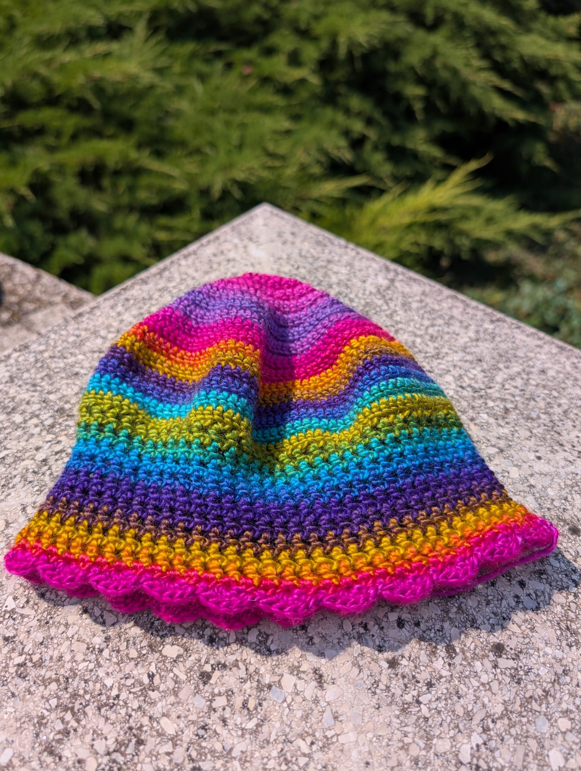 Kostenlose Anleitung für Mütze häkeln – Regenbogen-Mütze