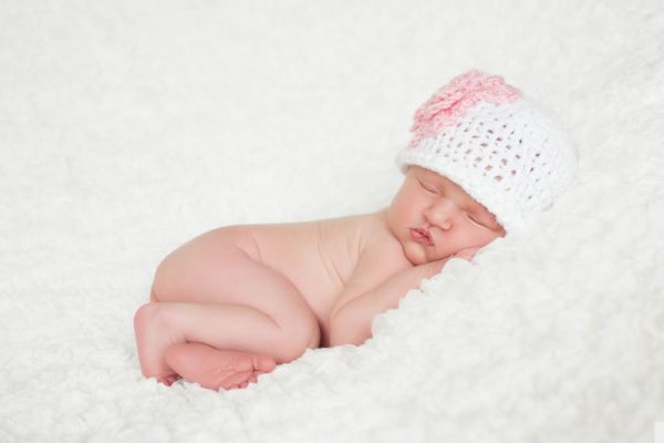 wie-viel-garn-fuer-eine-muetze Wie viel Garn für eine Mütze – Baby mit gehäkelter Mütze